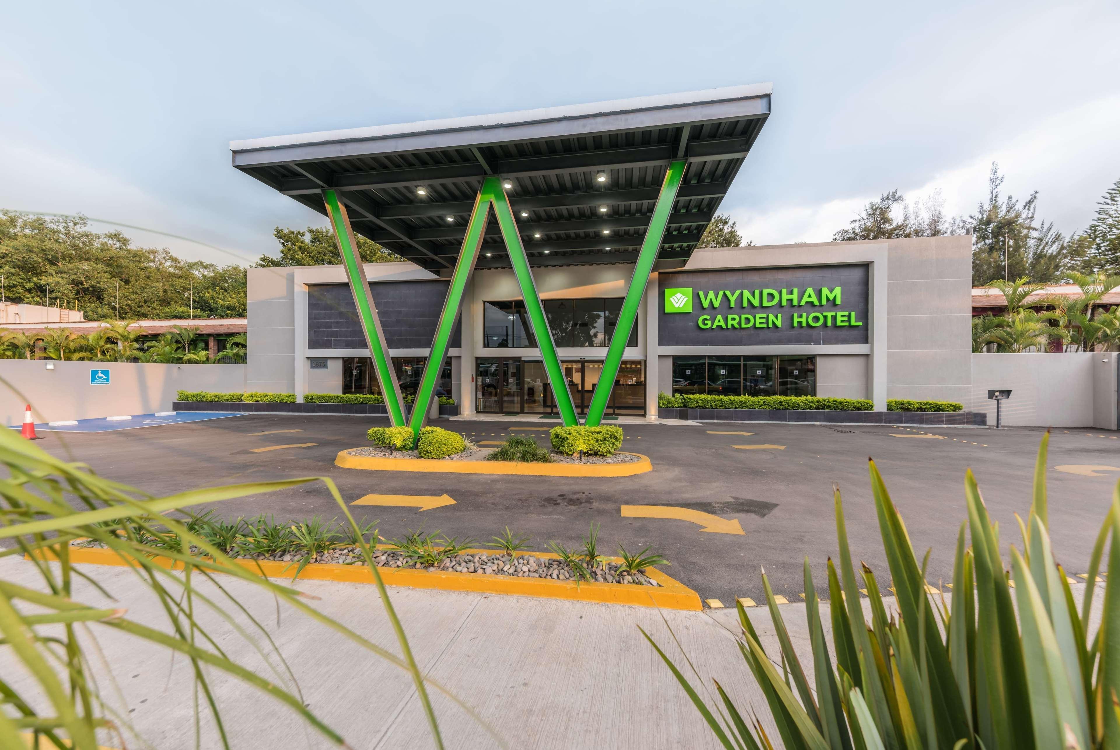 Wyndham Garden Guadalajara Expo Plaza Del Sol Hotel Exterior photo